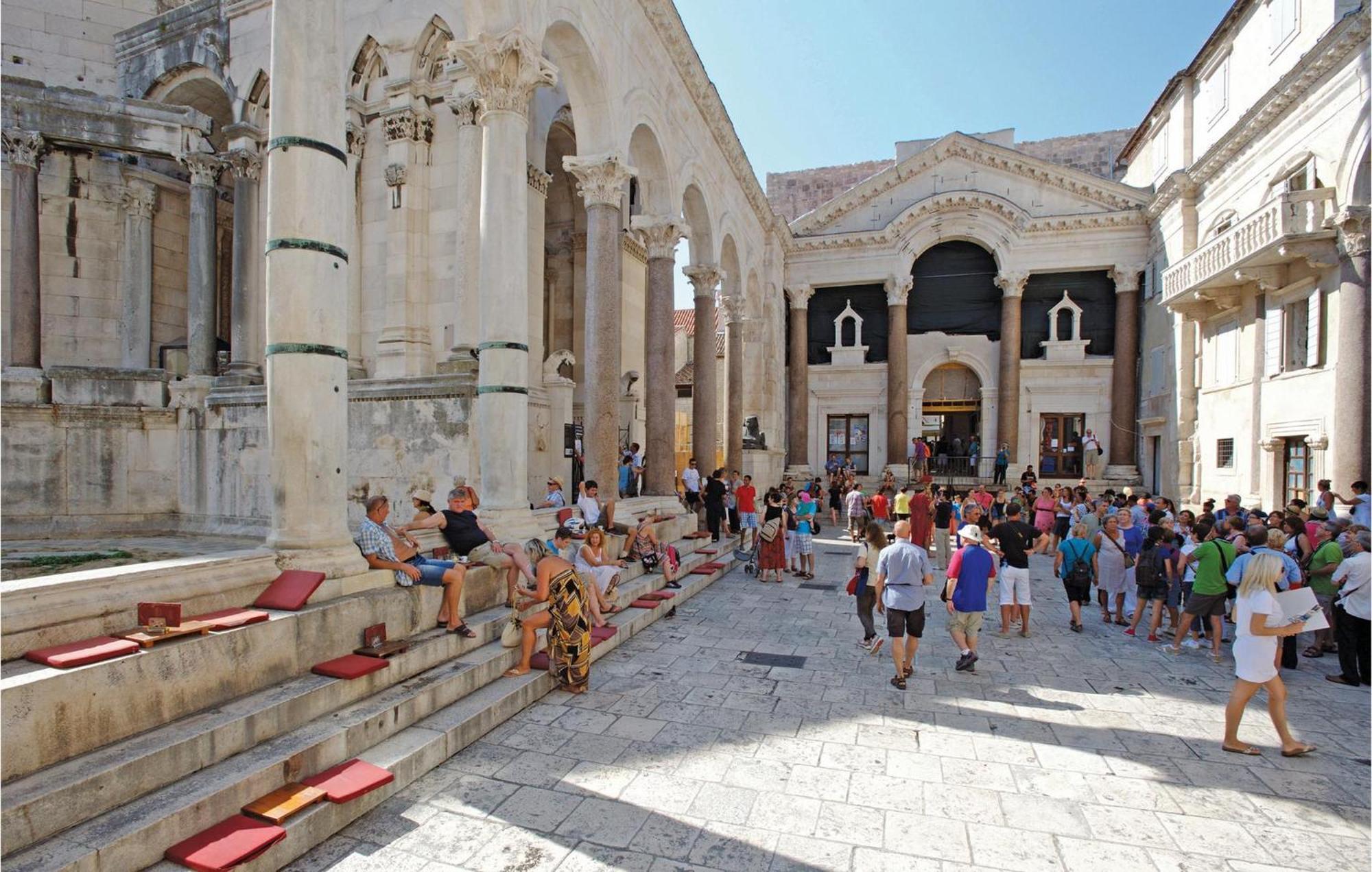 Lovely Home In Split With Jacuzzi Екстер'єр фото
