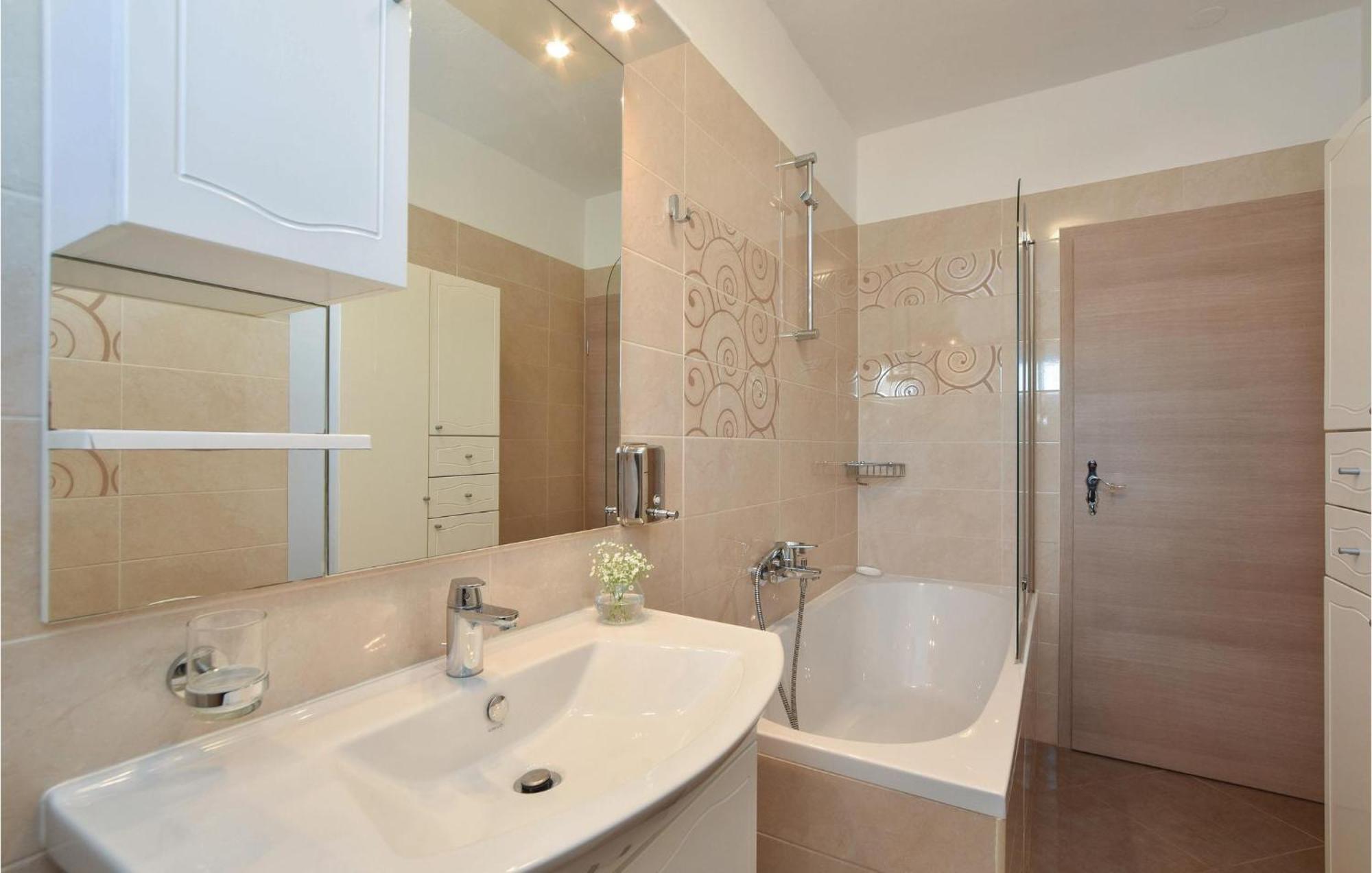 Lovely Home In Split With Jacuzzi Екстер'єр фото