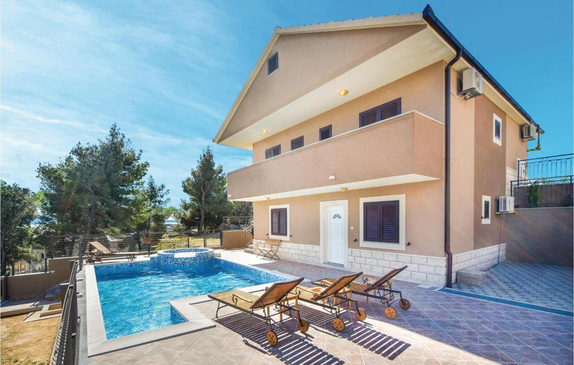 Lovely Home In Split With Jacuzzi Екстер'єр фото