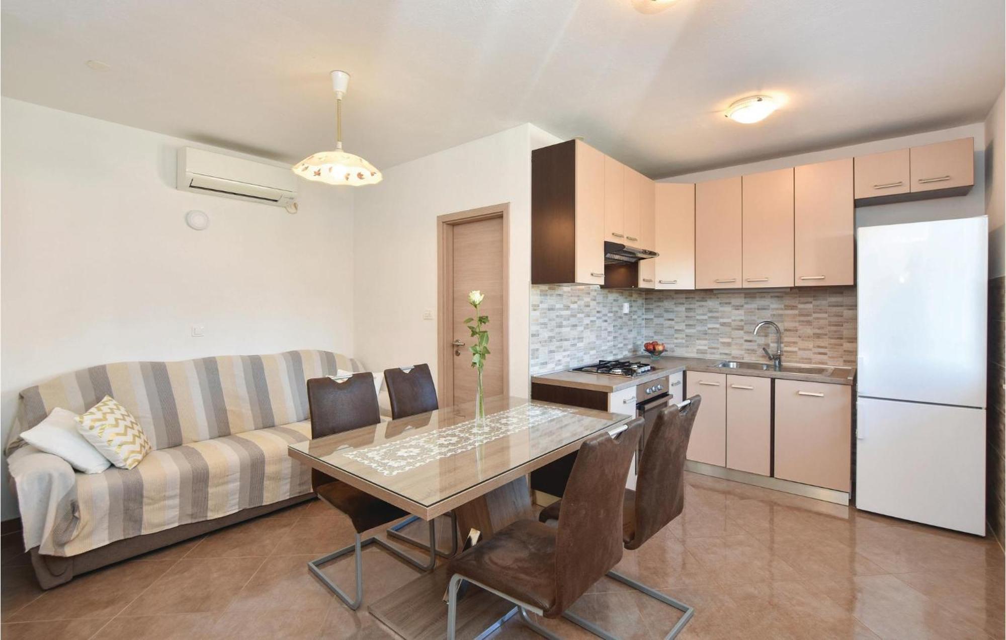 Lovely Home In Split With Jacuzzi Екстер'єр фото