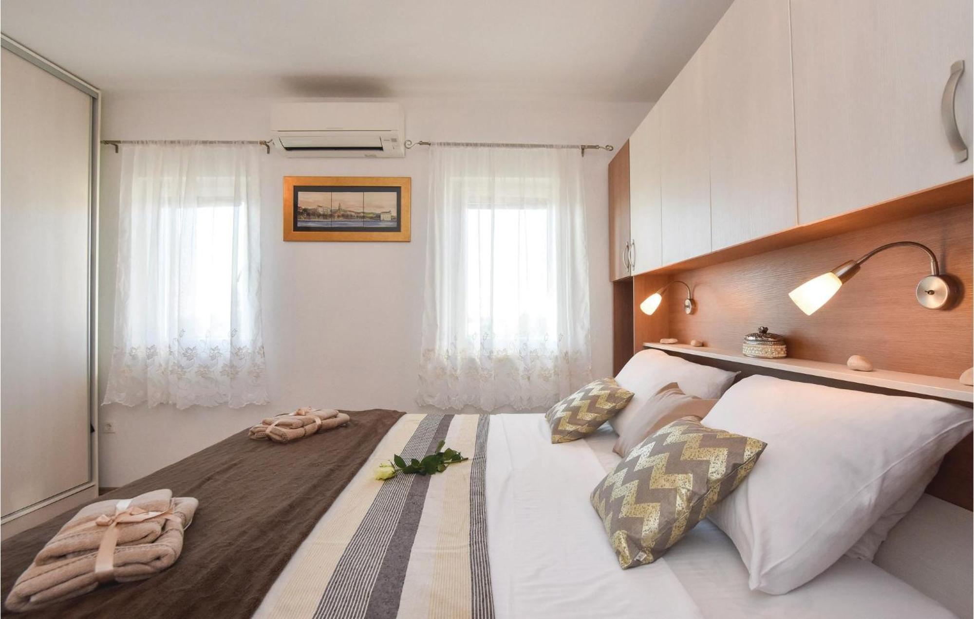 Lovely Home In Split With Jacuzzi Екстер'єр фото