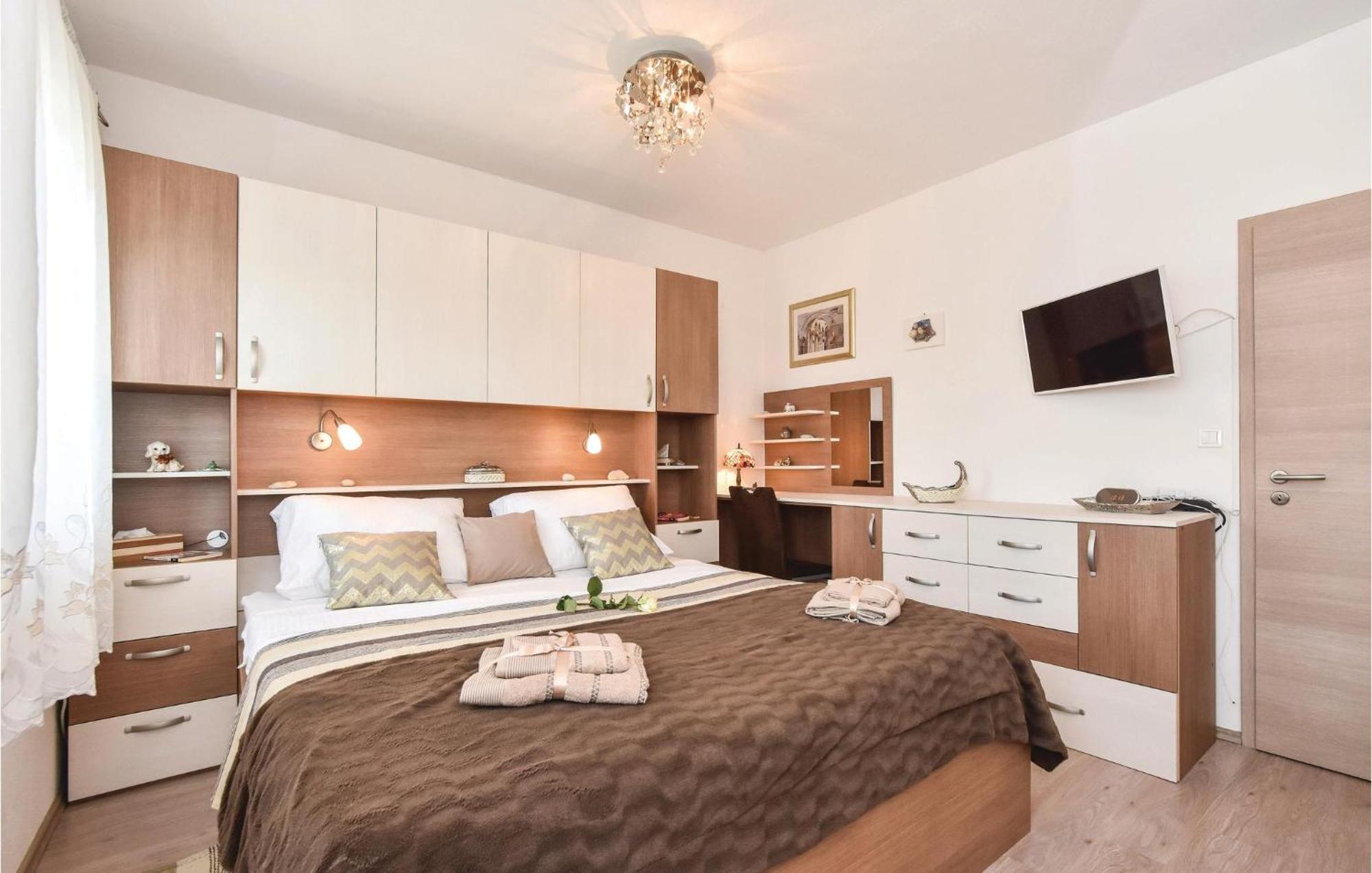 Lovely Home In Split With Jacuzzi Екстер'єр фото